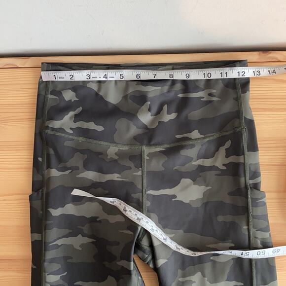 Athleta Ultimate Stash Pocket Camo 7/8 Tight S - Picture 11 of 13